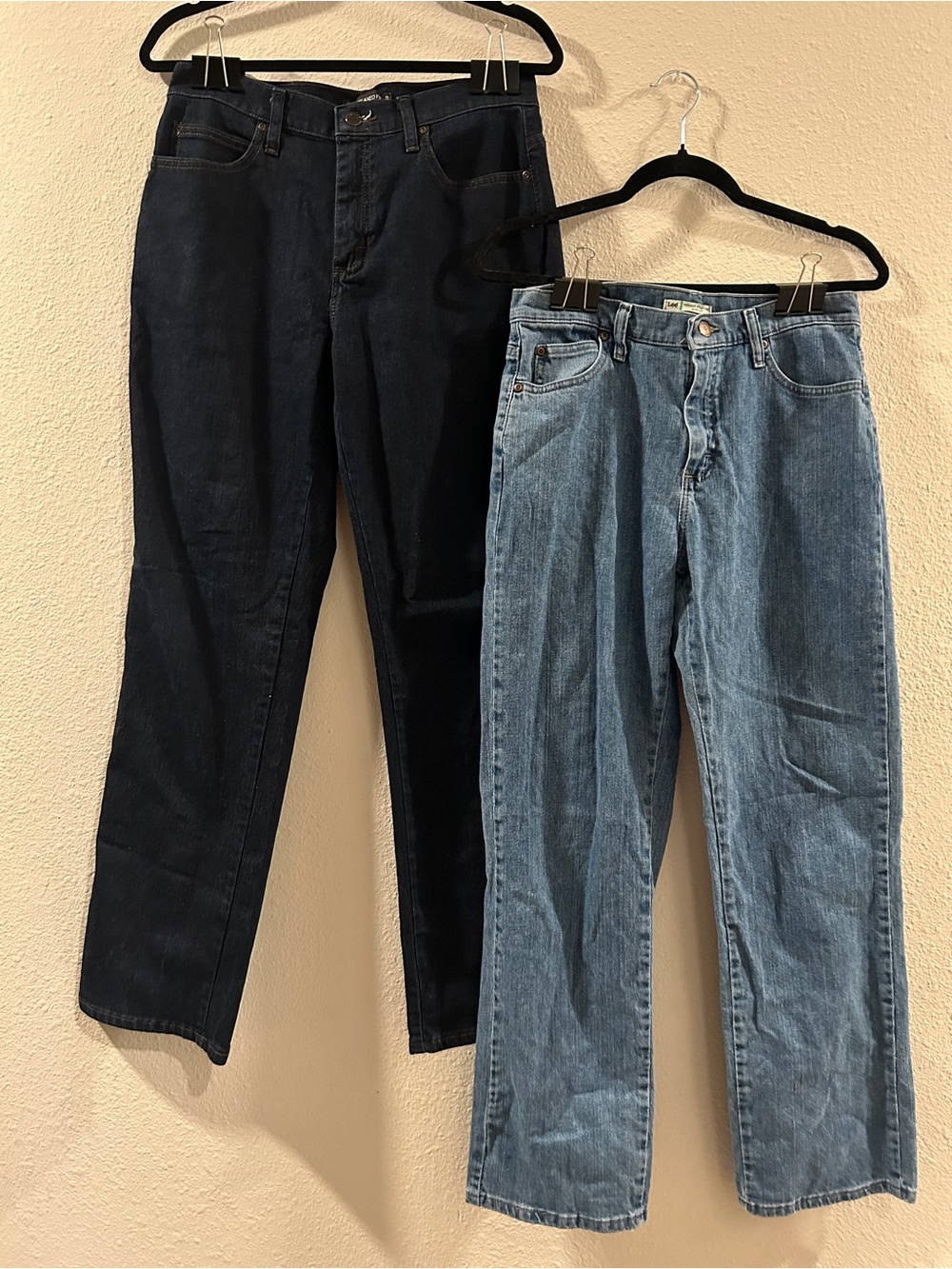 2 Woman’s Jeans, Dark Blue and Light Blue – Classic Straight Fit